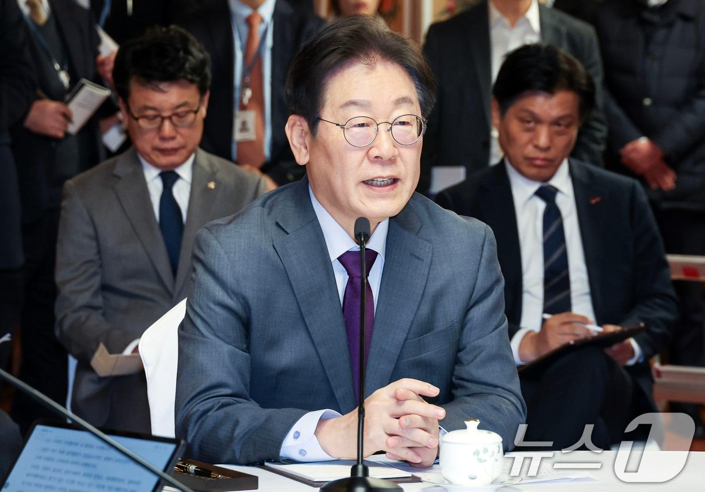 이재명 더불어민주당 대표 20일 오후 국회 사랑재에서 열린 여야정 국정협의회 첫 회의에서 발언을 하고 있다. 2025.2.20/뉴스1 ⓒ News1 국회사진취재단