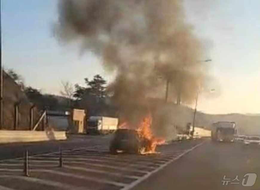 본문 이미지 - 화재 현장. (경기도소방재난본부 제공. 재판매 및 DB 금지) 2025.2.21/뉴스1