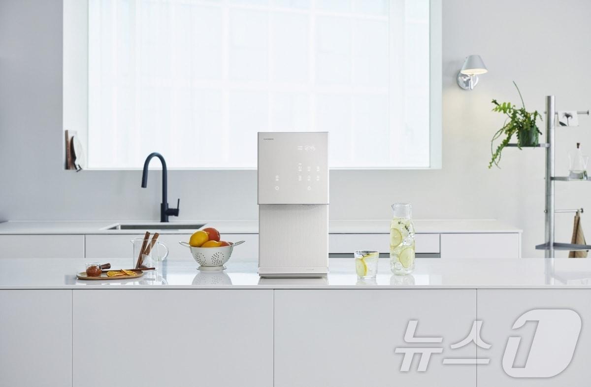 본문 이미지 - 쿠쿠홈시스 제로 100 슬림 얼음 정수기 &#40;쿠쿠홈시스 제공&#41;
