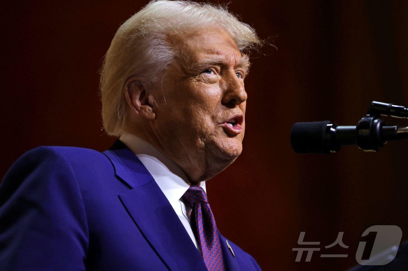 도널드 트럼프 미국 대통령이 20일&#40;현지시간&#41; 워싱턴 국립 건축 박물관에서 열린 공화당 주지사 협회 회의에 참석해 연설을 하고 있다. 2025.02.21 ⓒ AFP=뉴스1 ⓒ News1 우동명 기자