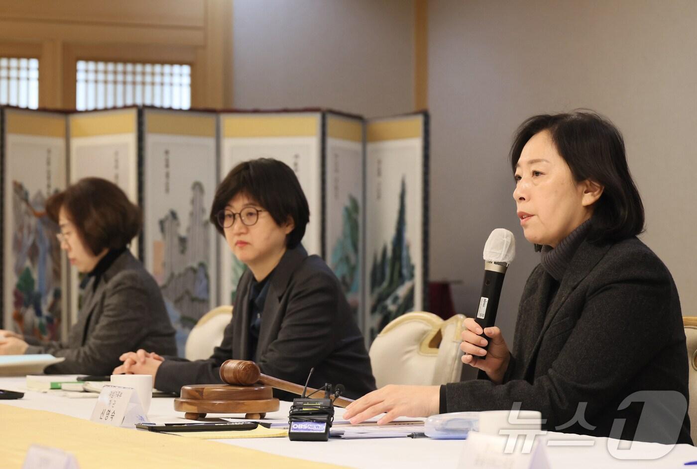 신영숙 여성가족부 차관이 21일 오전 정부서울청사에서 열린 제40회 양육비이행심의위원회에 참석해 인사말을 하고 있다.(여성가족부 제공)