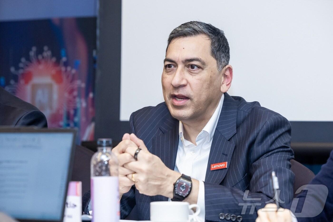 수미르 바티아 레노버 인프라스트럭처설루션그룹&#40;ISG&#41; 아시아태평양 사장이 뉴스1과 인터뷰에서 발언하고 있다.