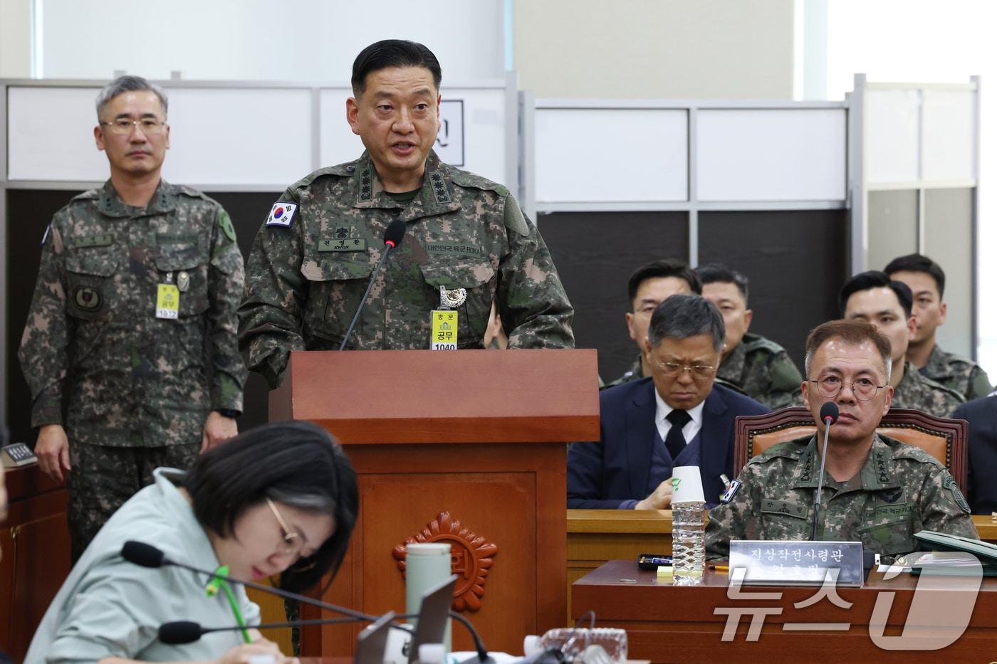 권영환 전 합동참모본부 계엄과장이 21일 서울 여의도 국회에서 열린 윤석열 정부의 비상계엄 선포를 통한 내란 혐의 진상규명 국정조사 제4차 청문회에 출석해 의원 질의에 답하고 있다. 2025.2.21/뉴스1 ⓒ News1 이광호 기자