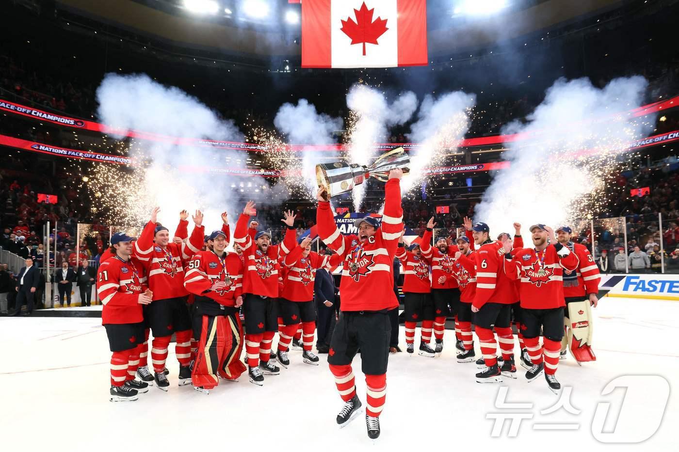 20일(현지시간) 매사추세츠주(州) 보스턴 TD가든 경기장에서 열린 NHL 주최 국가 대항전 결승전에서 캐나다가 미국을 3-2로 꺾고 승리를 거머쥐었다. ⓒ AFP=뉴스1 ⓒ News1 김예슬 기자