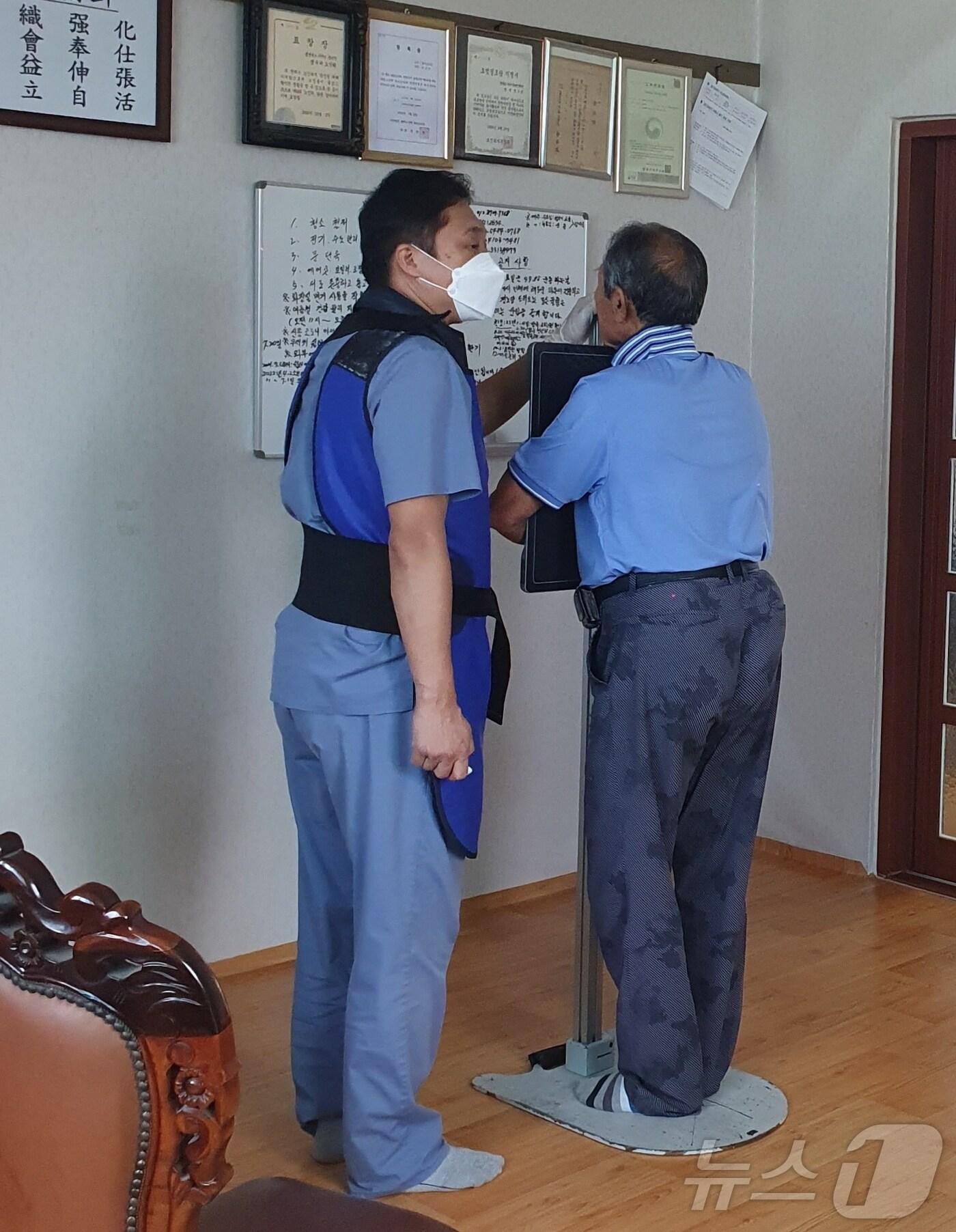 본문 이미지 - 괴산군보건소 결핵 검진 모습/뉴스1