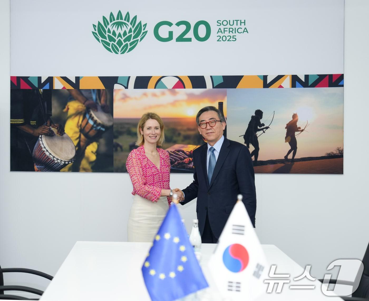 본문 이미지 - G20 외교장관회의에 참석 중인 조태열 외교장관이 21일(현지시간) 남아프리카공화국 오하네스버그에서 카야 칼라스 EU 외교안보정책 고위대표와 양자회담을 갖고 국제정세 등에 대해 논의하였다.  ⓒ News1 김진환 기자