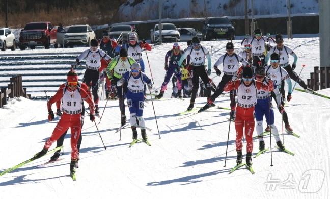 본문 이미지 - 제106회 전국동계체육대회에 출전한 전북 선수단이 ‘26년 연속 종합 4위’라는 기록 달성에 성공했다. 사진은 바이애슬론 경기 모습.&#40;전북체육회 제공, 재판매 및 DB 금지&#41;/뉴스1
