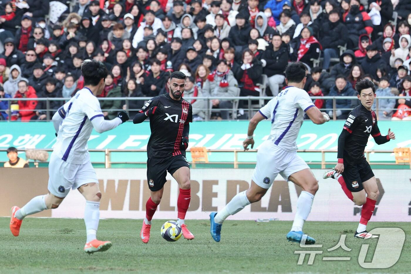 지난 2월 서울월드컵경기장에서 펼쳐진 FC서울과 FC안양 모습. /뉴스1 ⓒ News1 신웅수 기자