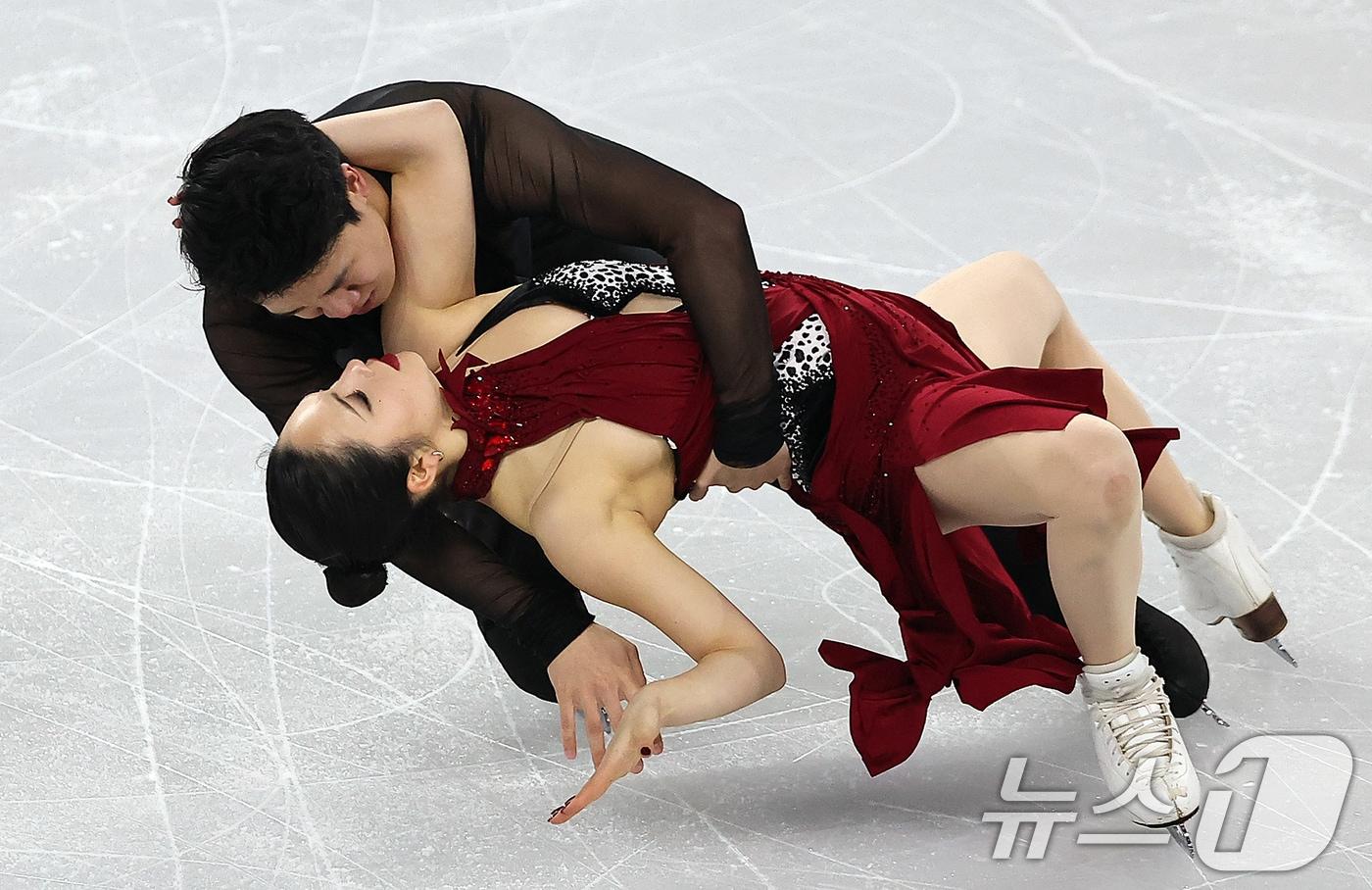 아이스댄스 임해나·권예가 22일 오후 서울 양천구 목동 아이스링크에서 열린 2025 ISU 사대륙 피겨스케이팅 선수권대회 프리 댄스에서 멋진 연기를 선보이고 있다. 2025.2.22/뉴스1 ⓒ News1 김진환 기자