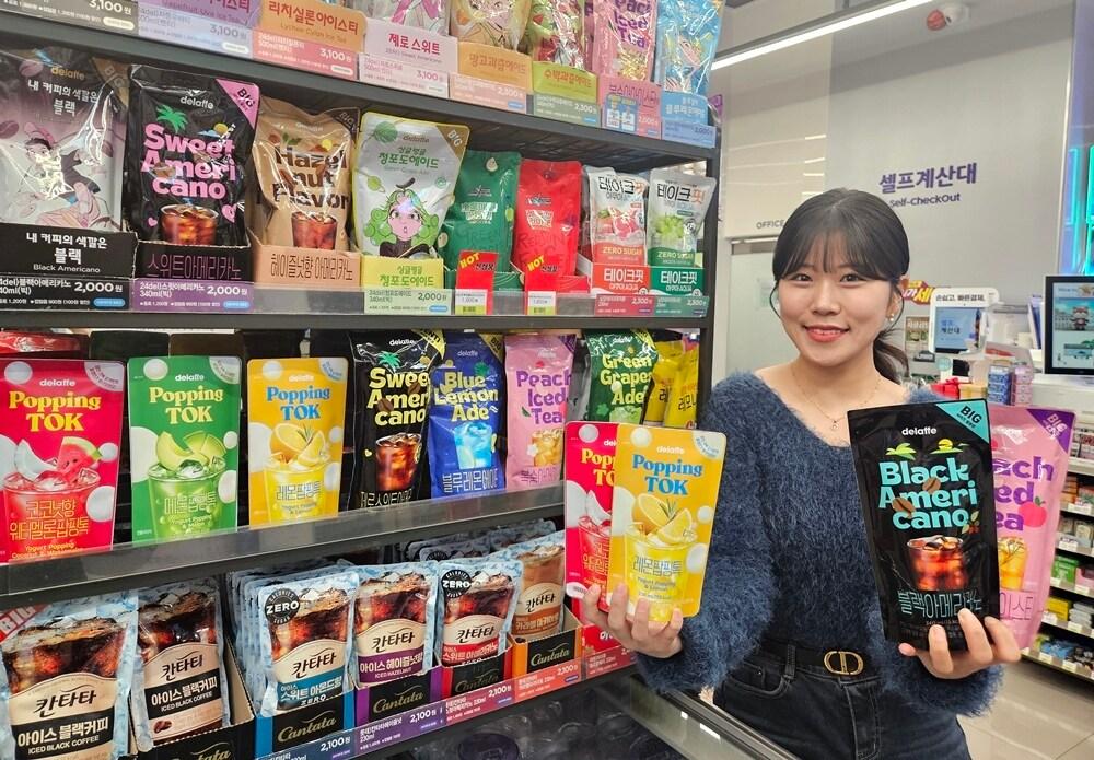 본문 이미지 - CU는 자사 아이스드링크 델라페&#40;delaffe&#41; 커피 가격을 최대 200원 인하하며 장바구니 물가 안정에 앞장선다.&#40;CU제공&#41;