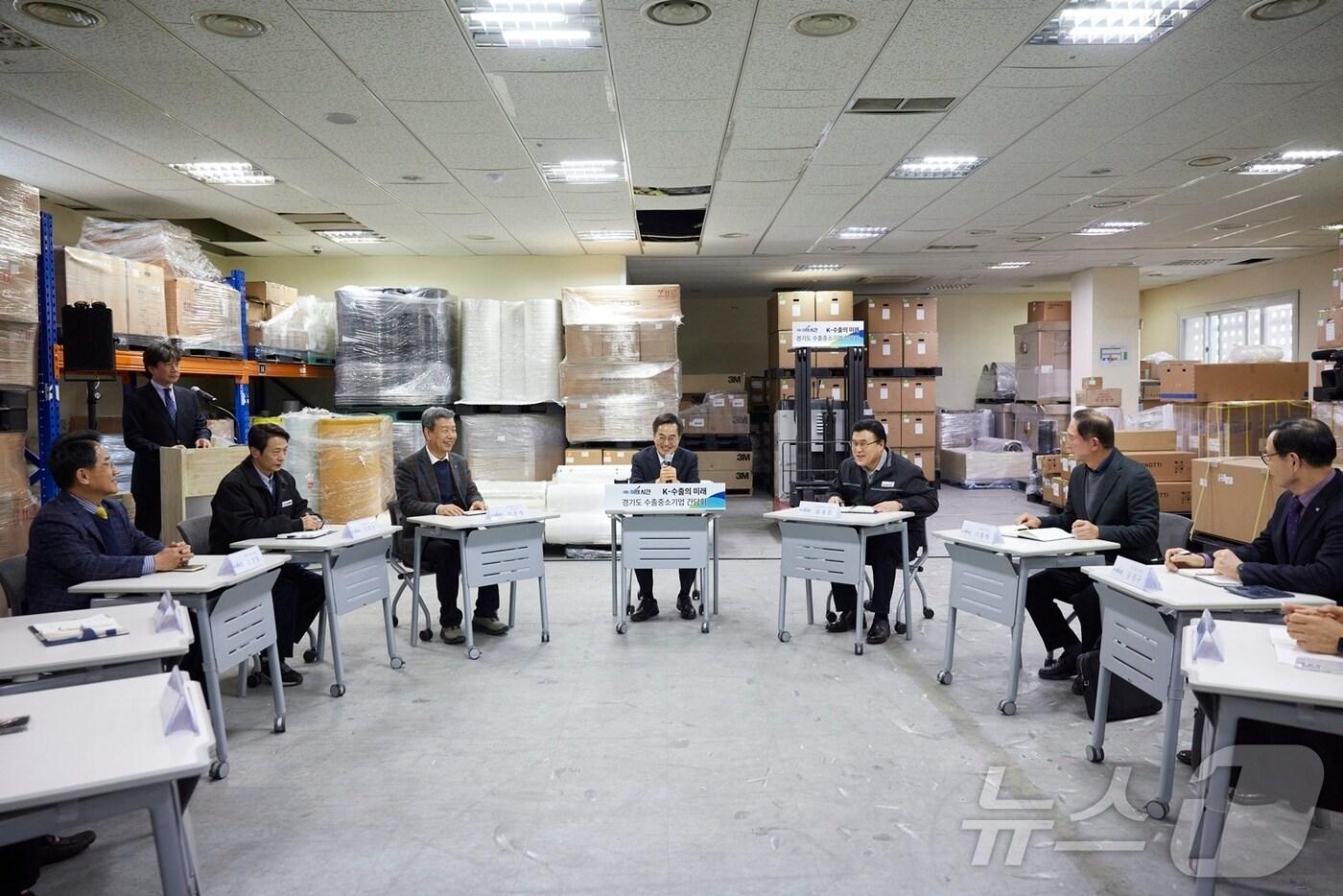 지난 20일 군포시 소재 (주)예선테크에서 열린 경기도 수출 중소기업 현장 간담회.(경기도 제공, 재판매 및 DB금지)