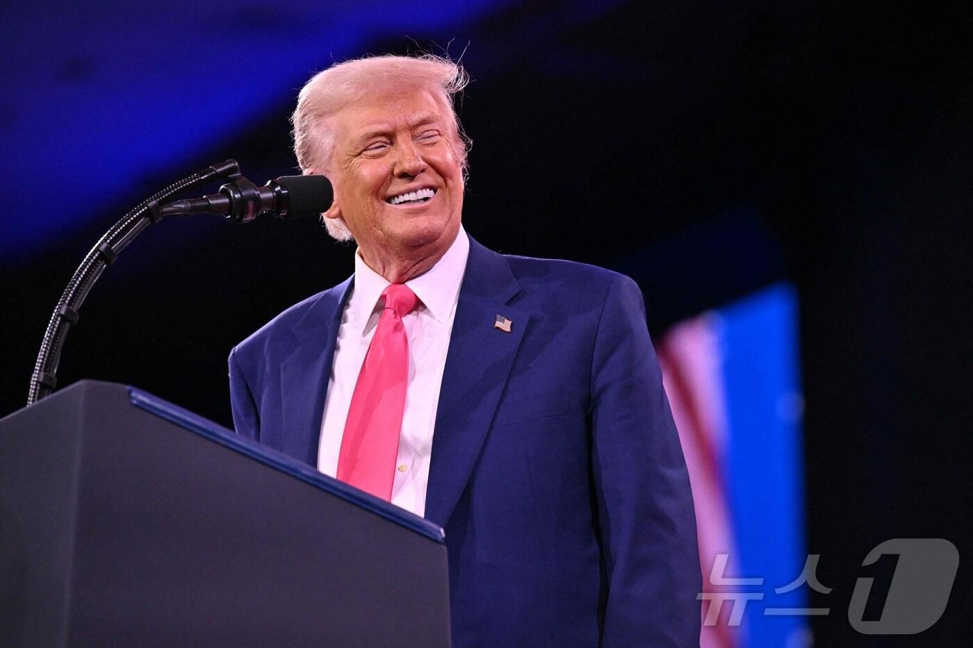 도널드 트럼프 미국 대통령이 22일&#40;현지시간&#41; 메릴랜드주 옥슨힐에서 열린 보수정치행동회의&#40;CPAC&#41; 연례 행사에 참석해 &#34;내 생각에 우크라이나와 협상은 합의에 매우 가까이 와 있다＂고 말하고 있다. 2025.02.23 ⓒ AFP=뉴스1 ⓒ News1 우동명 기자