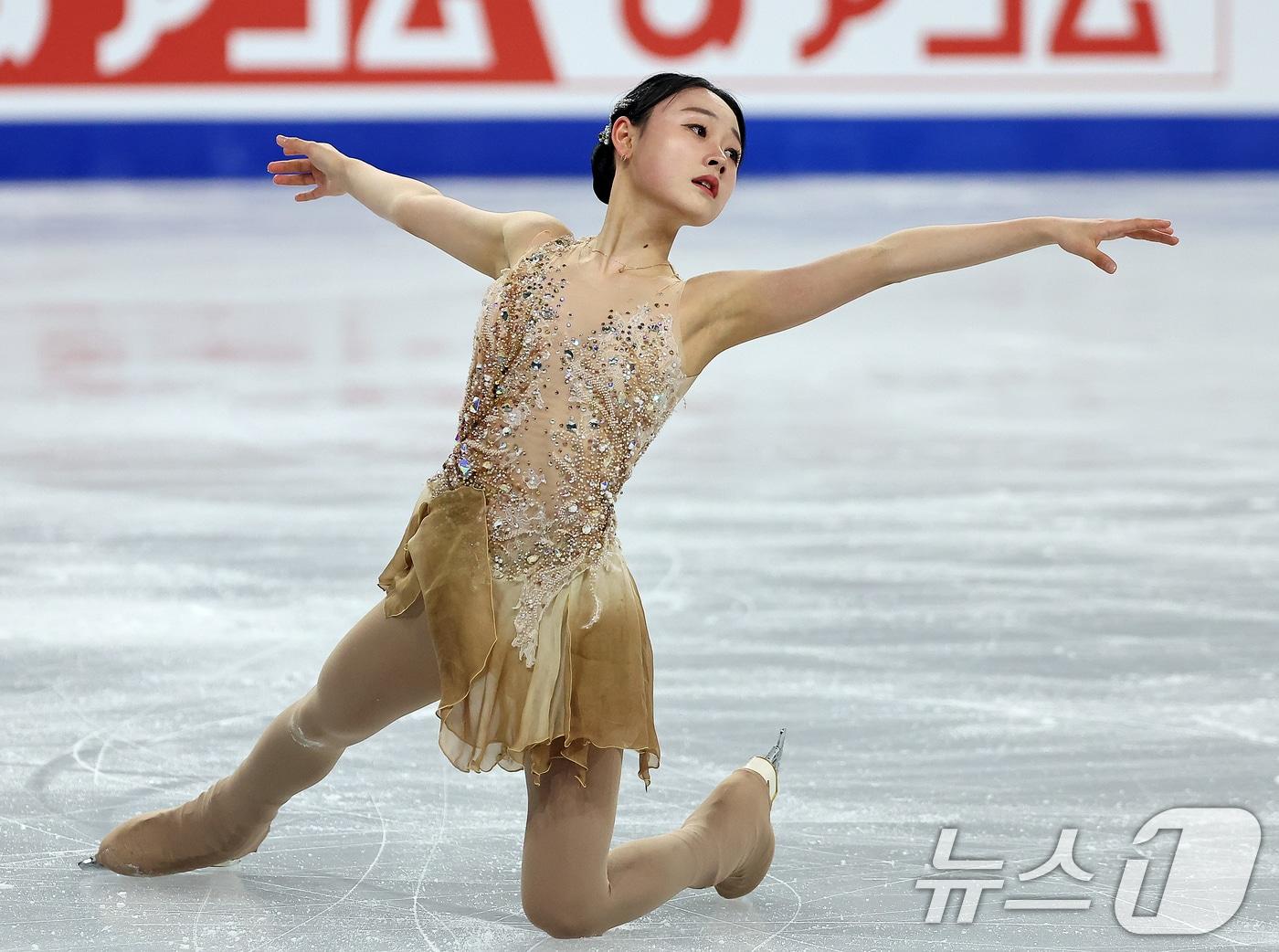 본문 이미지 - 피겨 김채연이 23일 오후 서울 양천구 목동 아이스링크에서 열린 2025 ISU 사대륙 피겨스케이팅 선수권대회 여자 싱글 프리스케이팅에서 멋진 연기를 선보이고 있다. 2025.2.23/뉴스1 ⓒ News1 김진환 기자