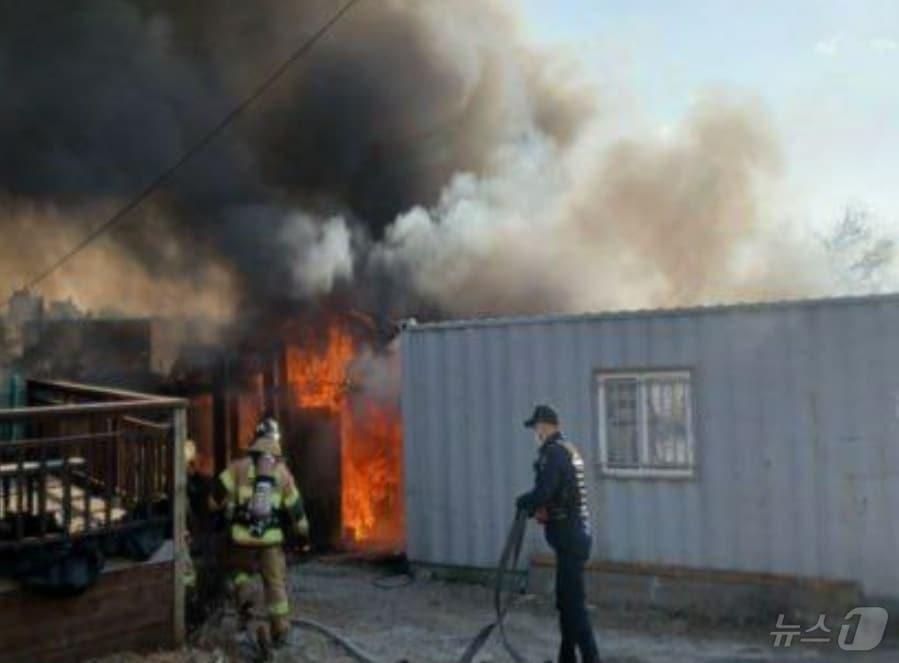 본문 이미지 - 화재 현장. (경기도소방재난본부 제공. 재판매 및 DB 금지) 2025.2.23/뉴스1