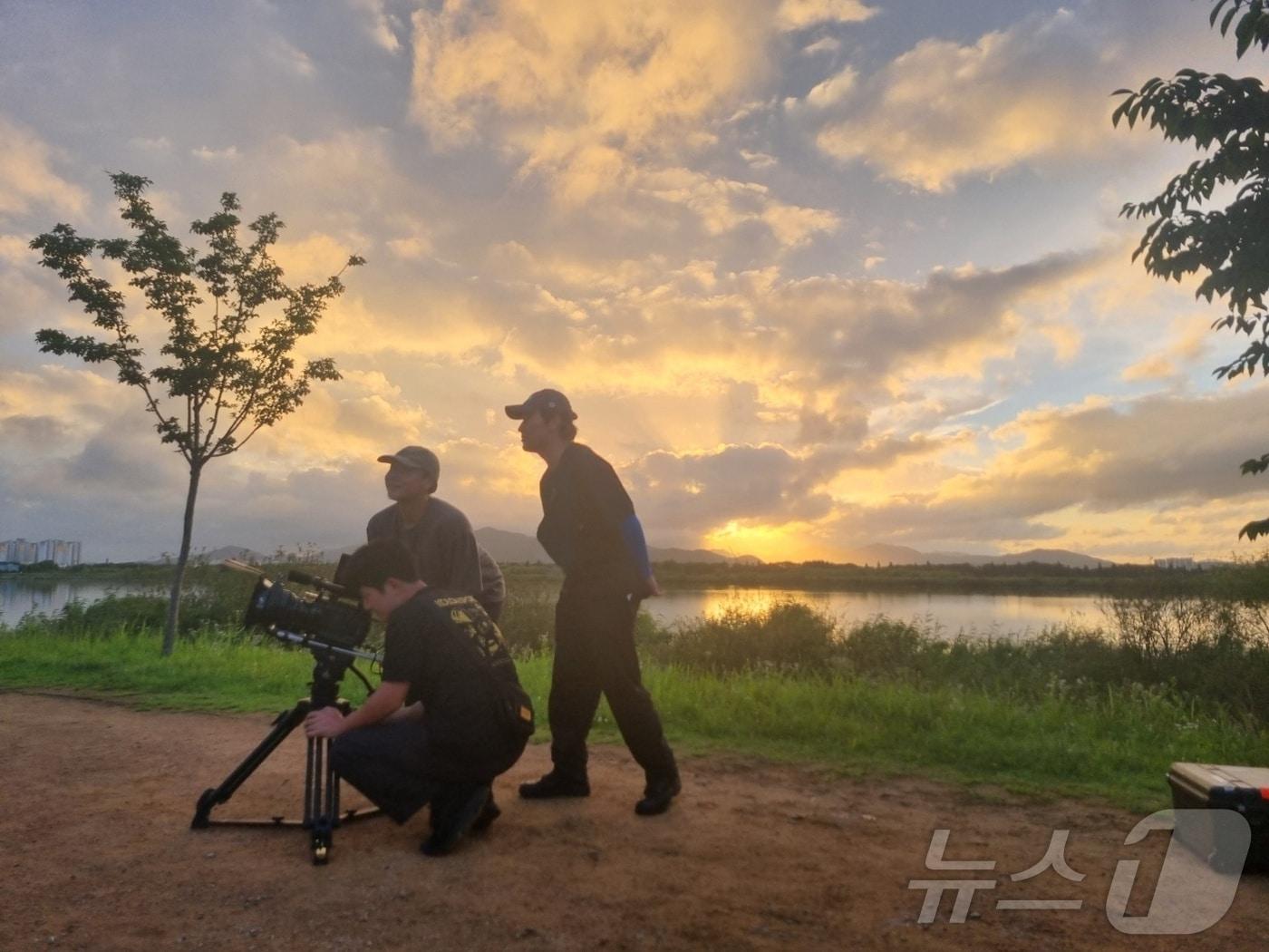 본문 이미지 - 수강생들이 영화 아카데미를 통해 직접 영화를 촬영해보고 있다.(영화의전당 제공. 재판매 및 DB 금지)