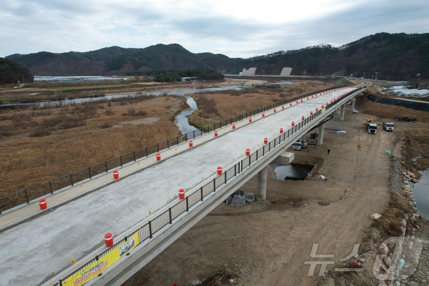 본문 이미지 - 영동군 송호자연재해 위험 개선지구 정비사업 현장 모습 &#40;영동군 제공. 재판매 및 DB금지&#41; /뉴스1 