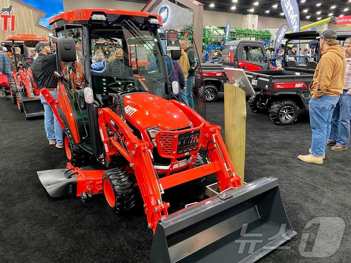 본문 이미지 - 대동이 루이빌농기계전시회에서 처음 선보인 CS2530.(대동 제공)