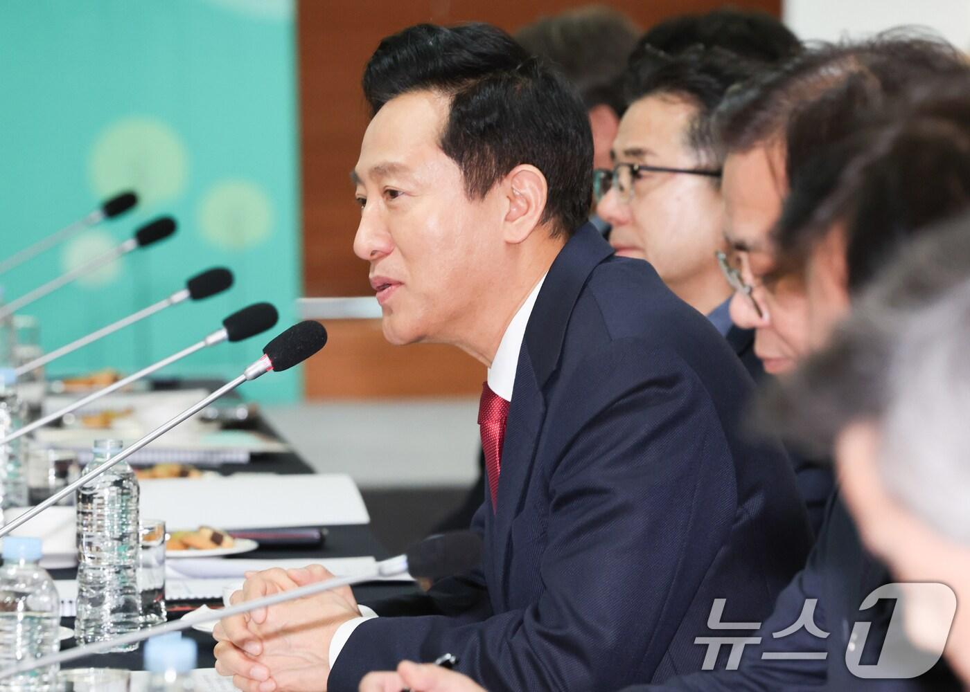 본문 이미지 - 오세훈 서울시장이 24일 서울 중구 프레스센터에서 열린 제1차 서울혁신대학지원위원회 회의에서 모두발언을 하고 있다. 2025.2.24/뉴스1 ⓒ News1 허경 기자