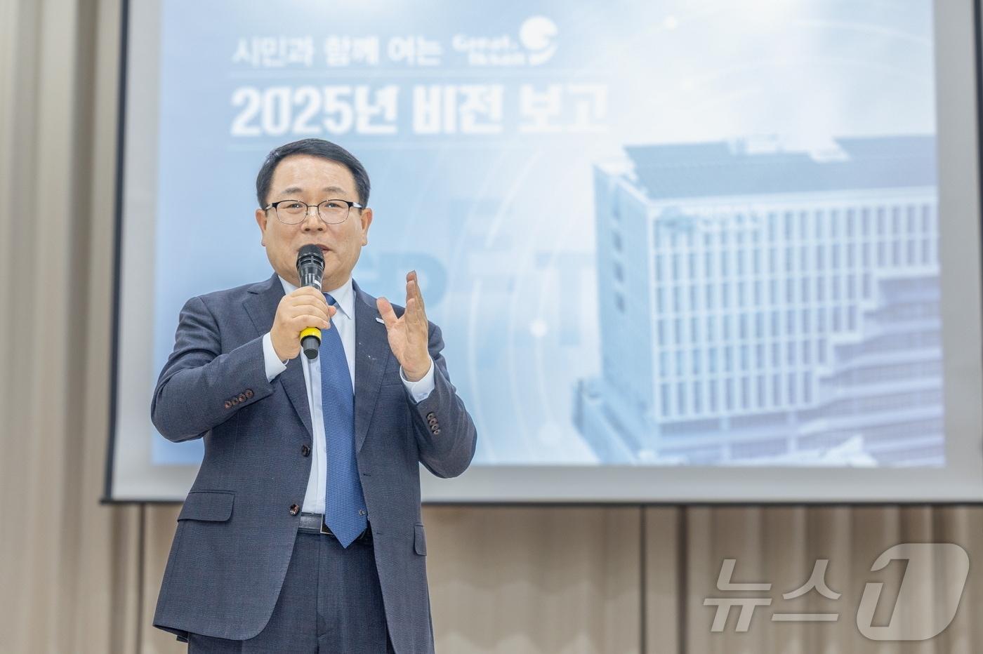 정헌율 전북 익산시장이 24일부터 15일간의 시민과의 대화 여정에 나서고 있다(익산시 제공. 재판매 및 DB 금지). 2025.2.24/뉴스1