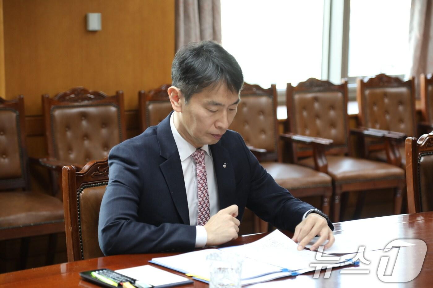 본문 이미지 - 이복현 금융감독원장이 25일 오전 서울 여의도 금감원에서 금융상황 점검회의를 하고 있다. (금융감독원 제공. 재판매 및 DB 금지) 2025.2.25/뉴스1