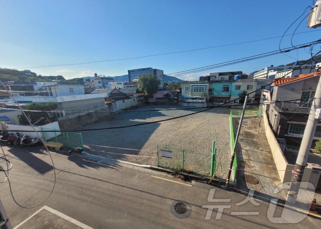 본문 이미지 - 김해시가 오는 6월까지 공한지 임시 공영주차장 4곳 50면을 확충한다. 사진은 시 공한지 공영주차장 모습.&#40;김해시 제공. 재판매 및 DB금지&#41;