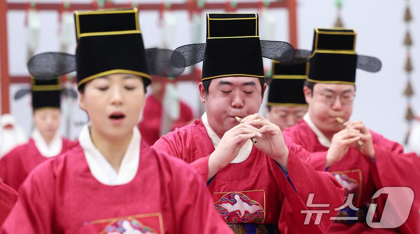 본문 이미지 - 지난달 국립국악원에서 열린 2025 정악단 정기공연 '행악과 보허자 - 하늘과 땅의 걸음' 제작발표회 모습. 해당 사진은 기사 내용과 관련 없음./뉴스1 ⓒ News1 김성진 기자