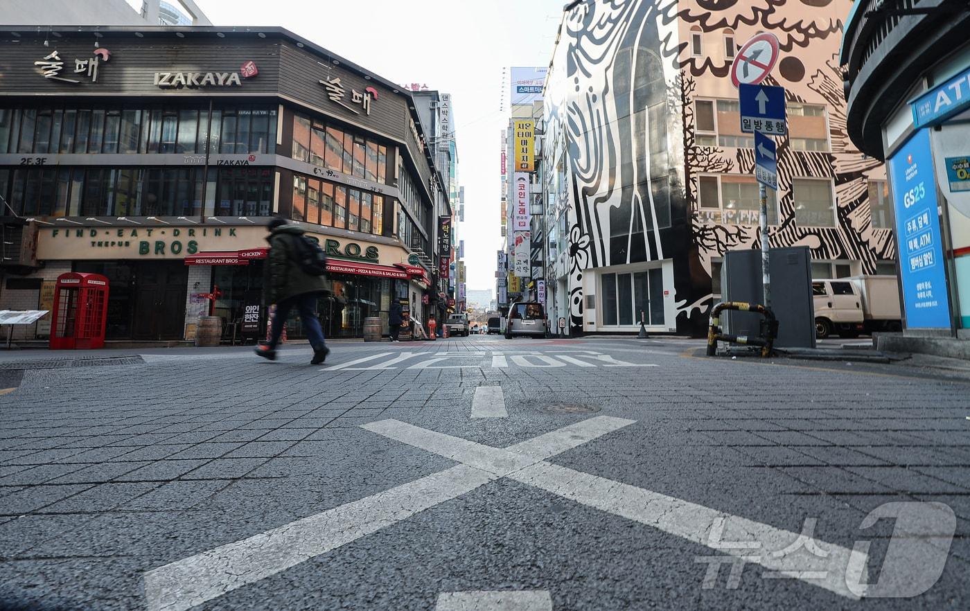  서울 종로구 음식점 밀집 거리가 한산한 모습이다. 2025.2.25/뉴스1 ⓒ News1 김도우 기자