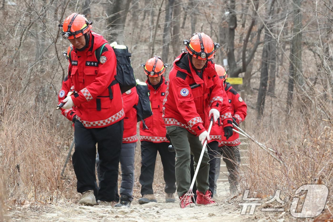 산불 예방과 감시 활동을 벌이는 산불전문예방진화대원들.(자료사진)/뉴스1 DB