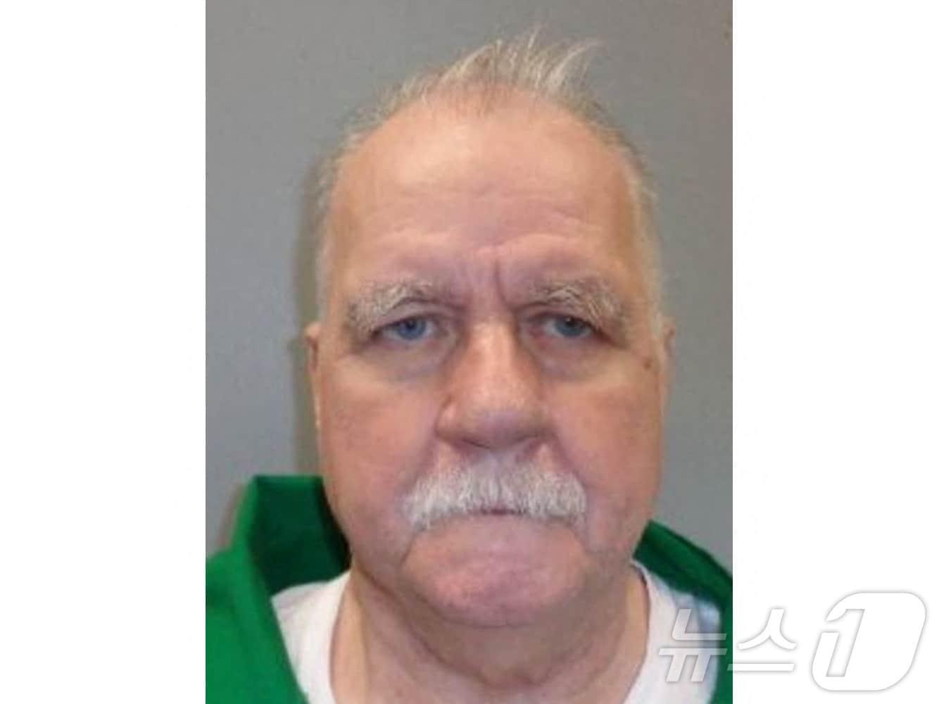 본문 이미지 - 지난 2001년 전 여자친구의 부모를 살해한 혐의로 사형 선고를 받은 후 사형 집행 방법으로 총살형을 선택한 브래드 시그몬. 사진은 사우스캐롤라이나주 교정국 제공. 2025.02.25 ⓒ AFP=뉴스1 ⓒ News1 김지완 기자