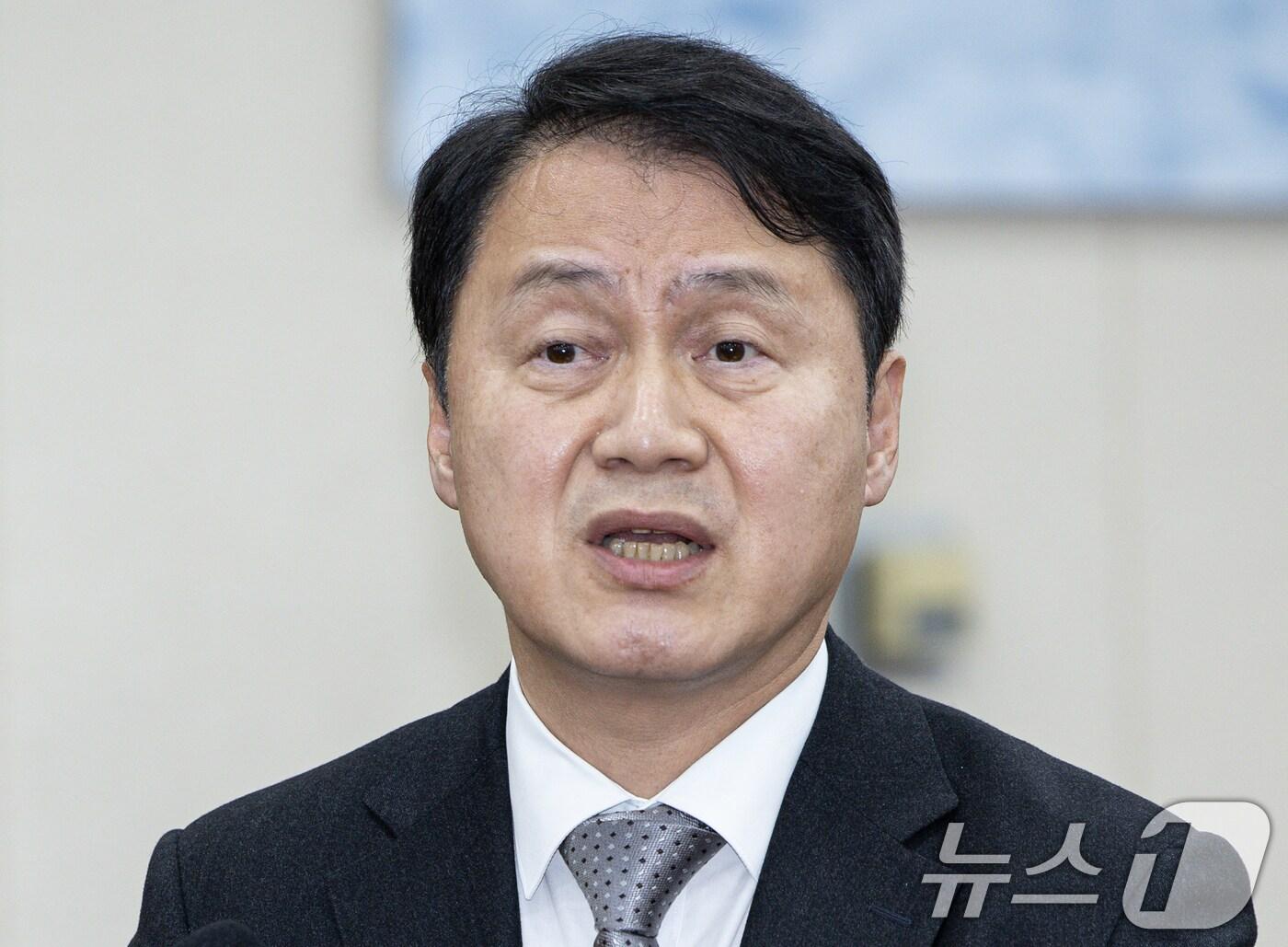 본문 이미지 - 김주현 대통령비서실 민정수석이 25일 오후 서울 여의도 국회에서 열린 윤석열 정부의 비상계엄 선포를 통한 내란 혐의 진상규명 국정조사 제5차 청문회에서 의원 질의에 답변하고 있다. 2025.2.25/뉴스1 ⓒ News1 이재명 기자