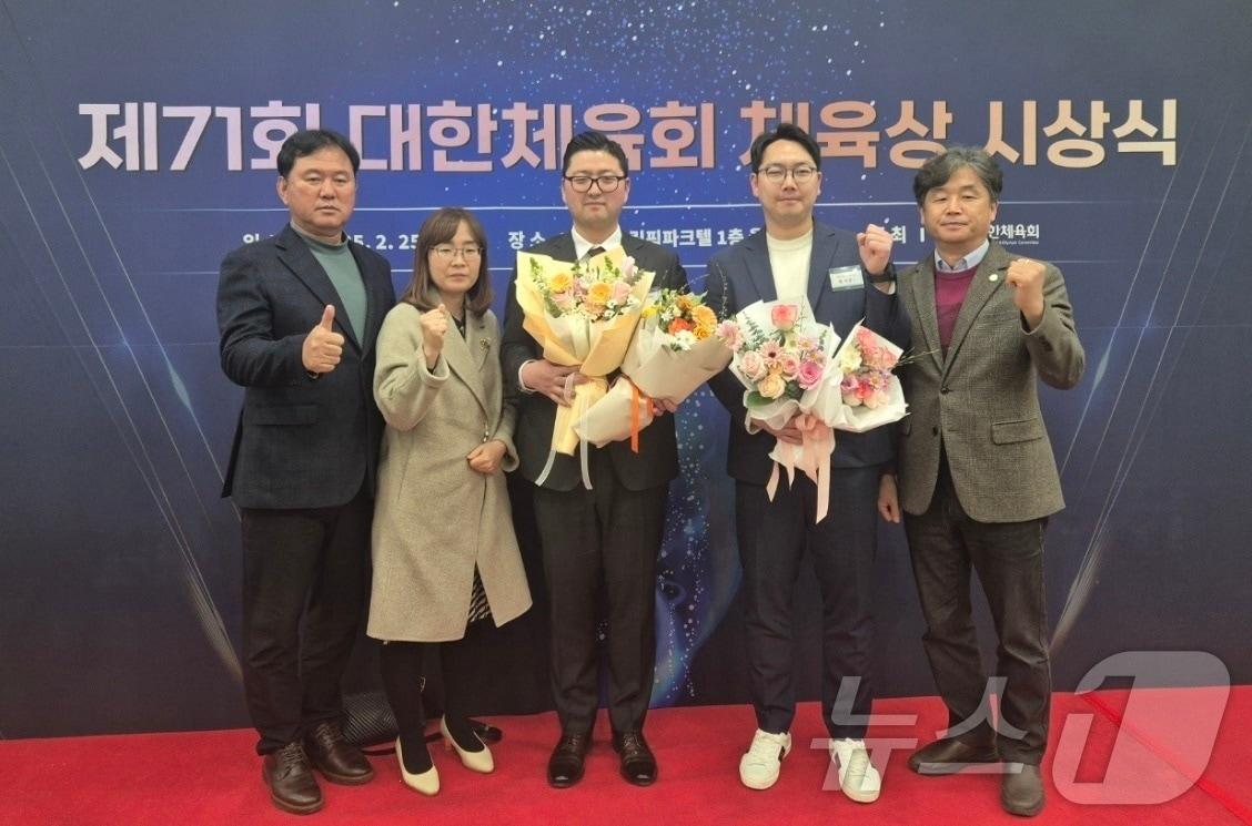 본문 이미지 -  청주시청 양궁부 소속 김우진 선수가 대한체육회 체육대상을 수상했다.&#40;청주시 제공. 재판매 및 DB 금지&#41;.2025.2.25/뉴스1