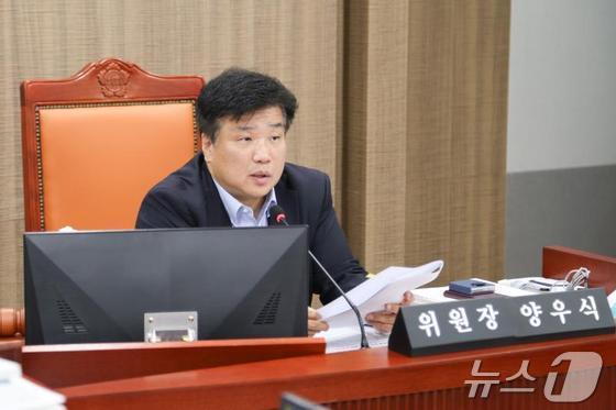 본문 이미지 - 양우식 경기도의회 의회운영위원장이 "신문 1면에 의회 기사가 없으면 홍보비를 제한해야 한다"는 발언을 해 지역언론사의 반발을 사고 있다.(경기도의회 제공, 재판매 및 DB금지)/뉴스1