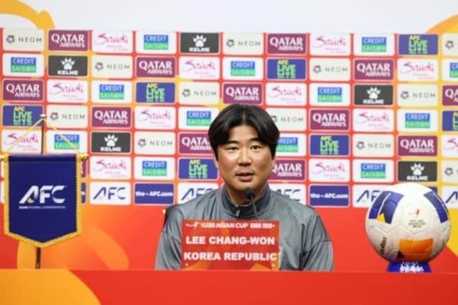 본문 이미지 - 이창원 U-20 축구대표팀 감독. (AFC 홈페이지 캡처)