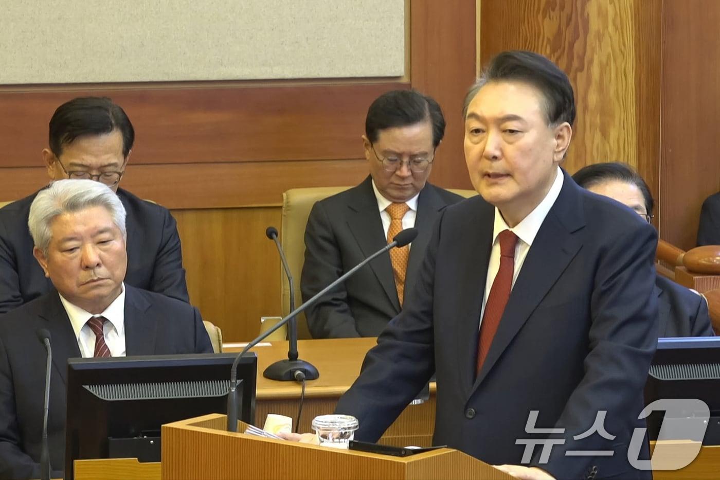 윤석열 대통령이 25일 오후 서울 종로구 헌법재판소에서 열린 대통령 탄핵심판 최종&#40;11차&#41; 변론기일에 출석해 최종의견을 진술하고 있다. &#40;헌법재판소 제공. 재판매 및 DB 금지&#41; 2025.2.25/뉴스1 ⓒ News1 민경석 기자