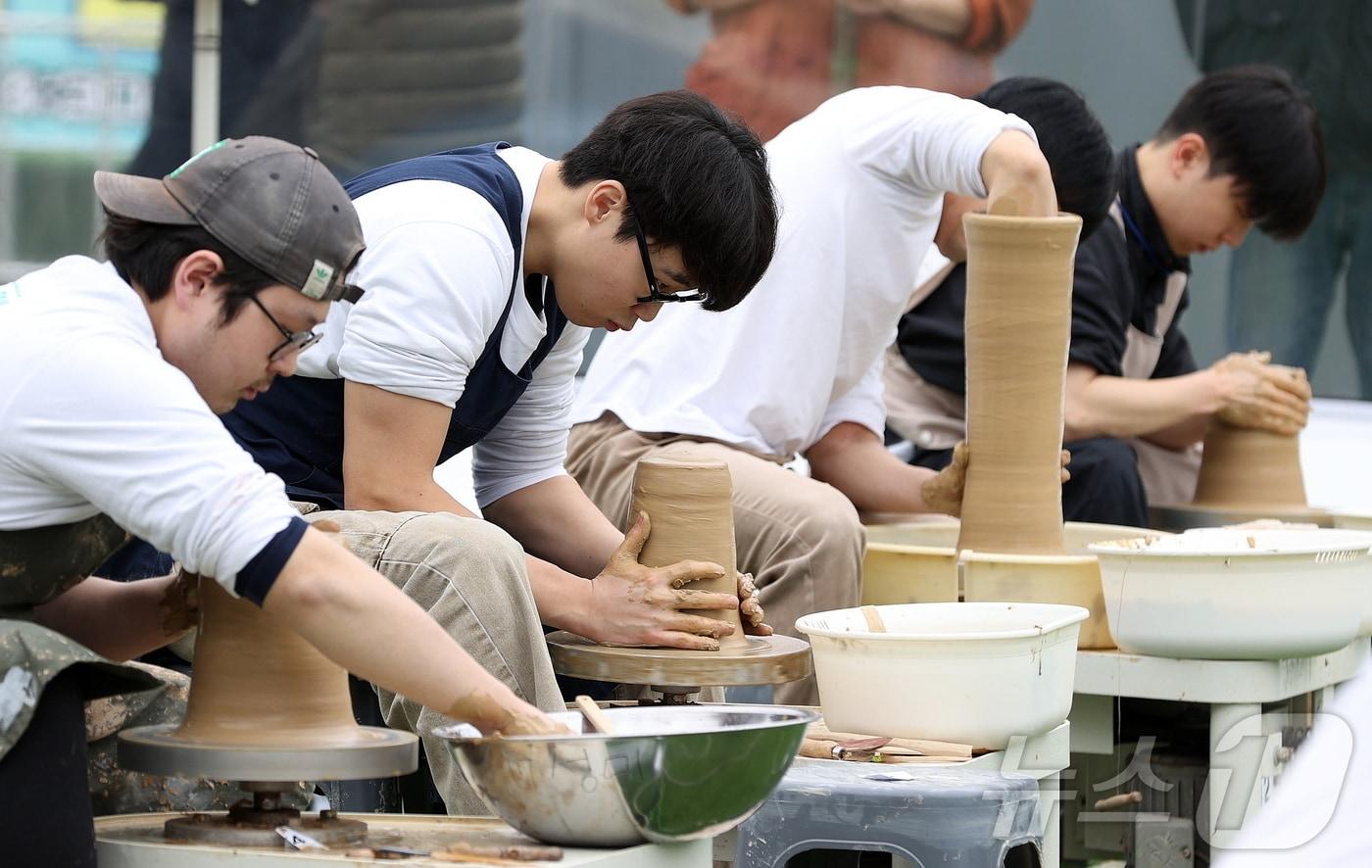 본문 이미지 - '2024 강진청자물레경진대회'