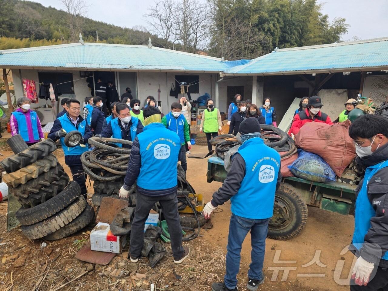 본문 이미지 - 무안읍에서 진행된 우리동네복지기동대의 날 (무안군 제공. 재판매 및 DB금지) /뉴스1 ⓒ News1 김태성 기자