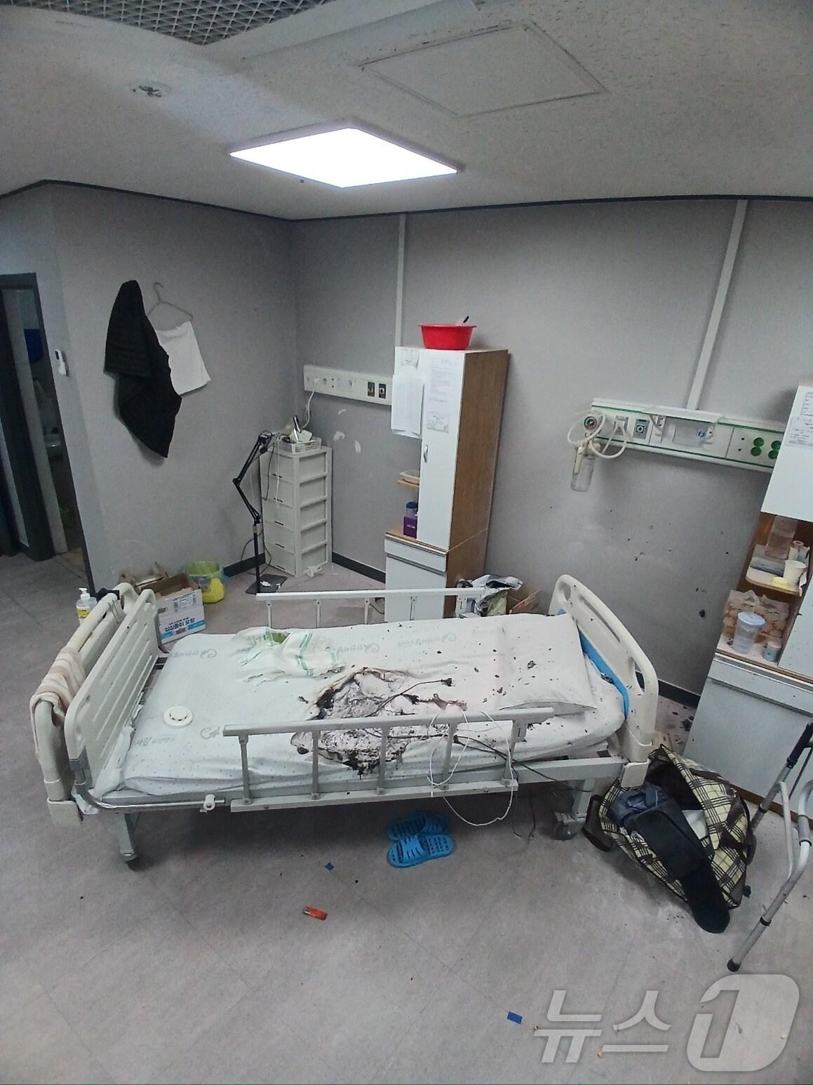 본문 이미지 - 26일 오전 1시 10분쯤 인천시 미추홀구 10층짜리 요양병원에서 화재가 발생했다.(인천소방본부 제공)2025.2.26/뉴스1