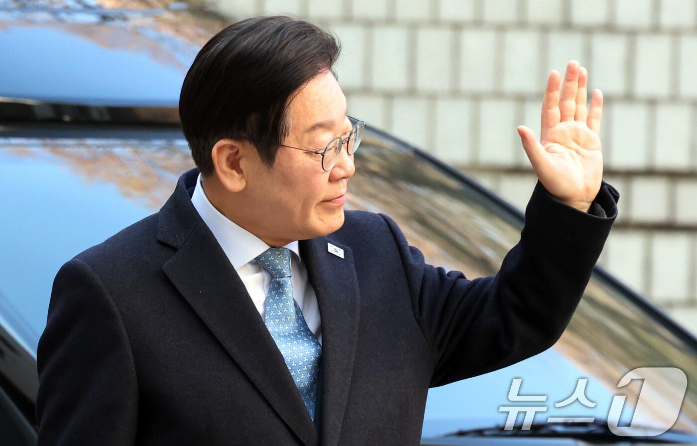 이재명 더불어민주당 대표가 26일 서울 서초구 고등법원에서 열린 공직선거법위반 5차 공판에 출석하고 있다. 2025.2.26/뉴스1 ⓒ News1 김명섭 기자