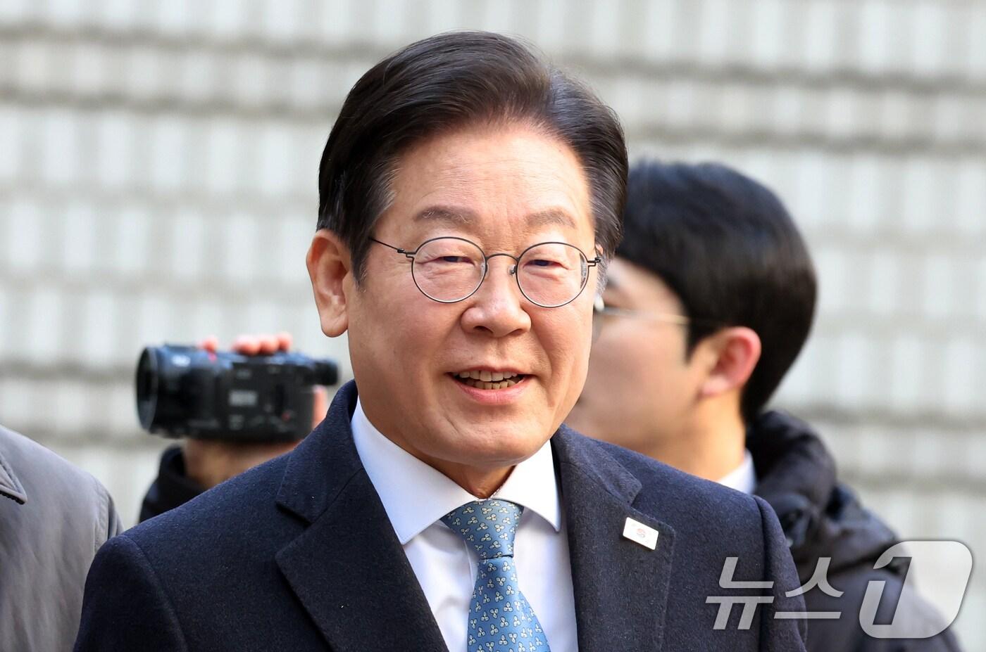 이재명 더불어민주당 대표가 26일 서울 서초구 고등법원에서 열린 공직선거법위반 5차 공판에 출석하고 있다. 2025.2.26/뉴스1 ⓒ News1 김명섭 기자