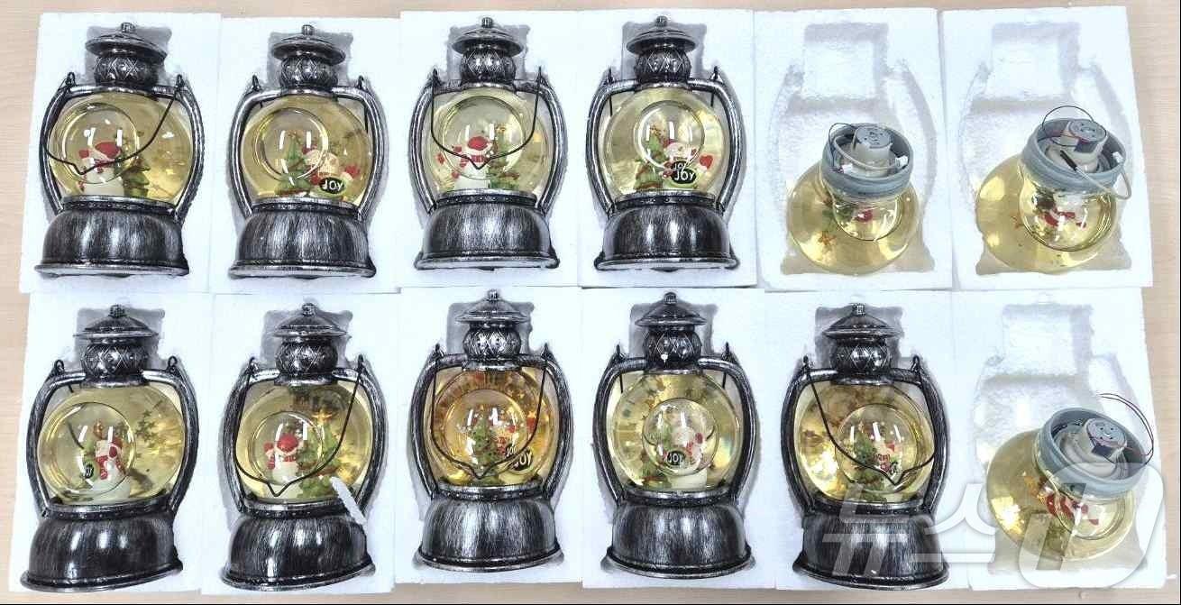 본문 이미지 - 스노볼 무드등에 액상용 필로폰이 담겨있는 모습.(인천지검 제공)2025.2.26/뉴스1