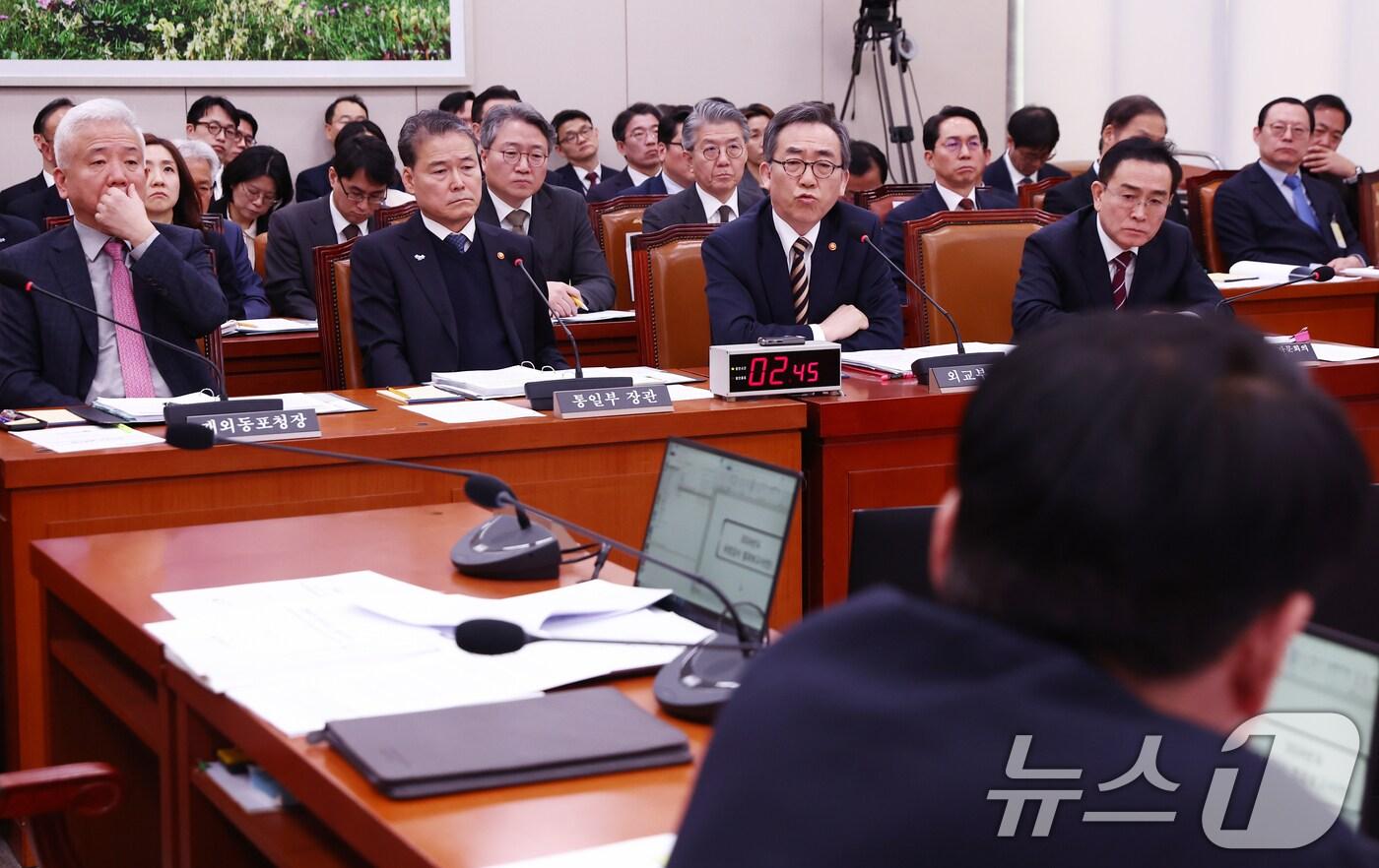 본문 이미지 - 조태열 외교부 장관이 지난 2월 26일 오전 서울 여의도 국회에서 열린 외교통일위원회 전체회의에서 의원 질의에 답변하고 있다. 2025.2.26/뉴스1 ⓒ News1 김민지 기자