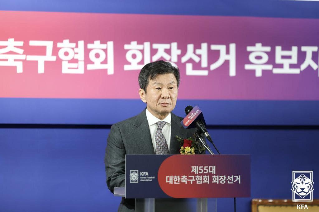 본문 이미지 - 정몽규 후보가 26일 열리는 제55대 대한축구협회장 선거 투표를 앞두고 진행한 소견 발표에서 선거인단의 지지를 호소하고 있다. (대한축구협회 제공)