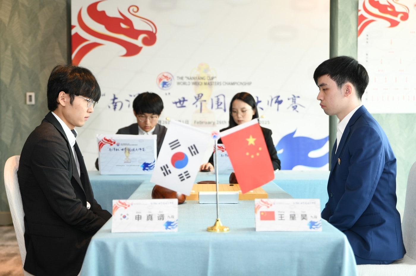  신진서 9단(왼쪽)(한국기원 제공)