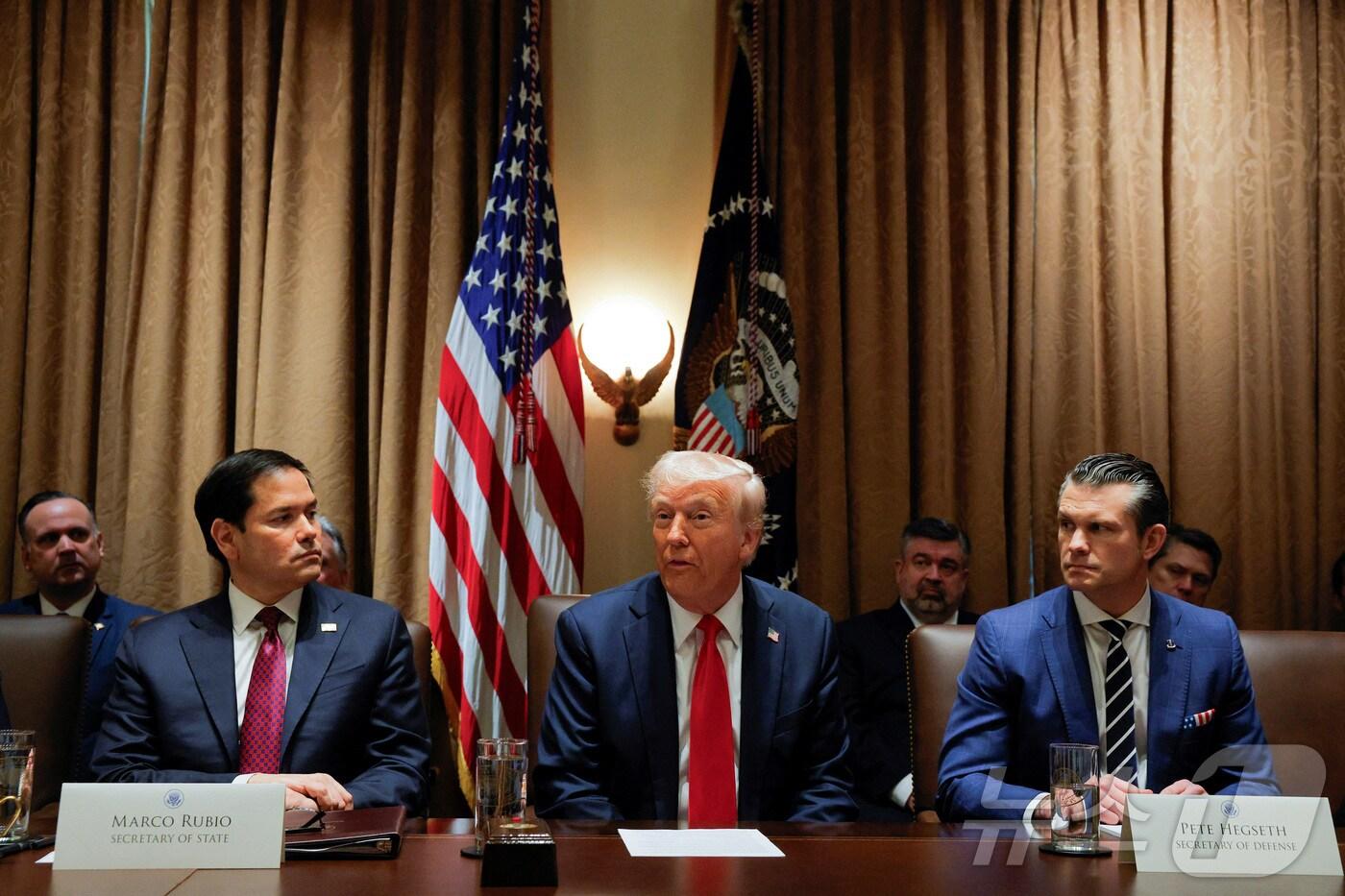 26일(현지시간) 도널드 트럼프 미국 대통령이 워싱턴 백악관에서 열린 2기 행정부의 첫 각료회의에서 발언하고 있다. 2025.02.26 ⓒ 로이터=뉴스1 ⓒ News1 김지완 기자