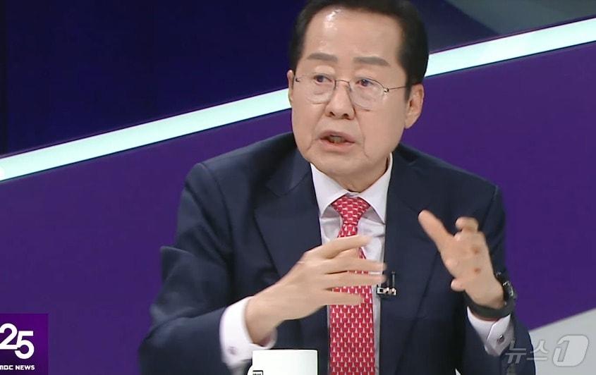 본문 이미지 -  홍준표 대구시장이 26일 밤 MBC 백분토론에서 최악의 상황에도 준비를 하는 것이 정치라며 조기대선 채비를 꾸리고 있다고 밝혔다. (MBC 갈무리) ⓒ 뉴스1