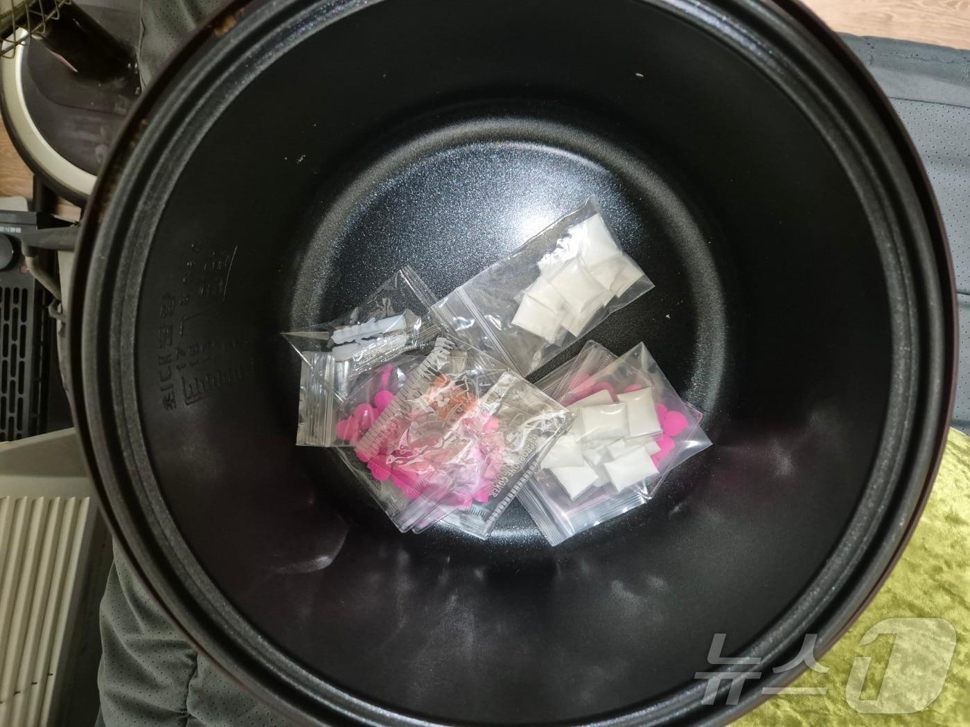 본문 이미지 - 유흥업소가 숨긴 마약류. 2025.02.27/뉴스1(서울청 마약범죄수사대 제공)