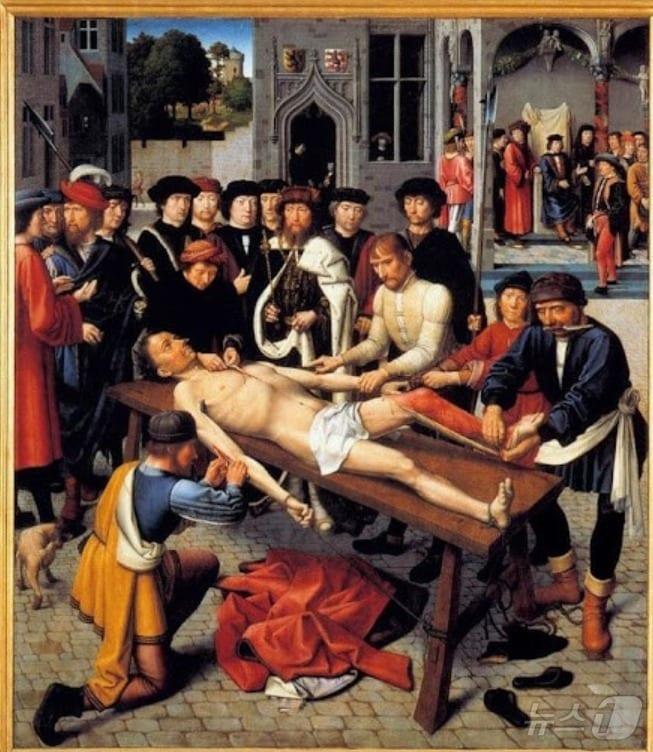 본문 이미지 -  네덜란드 화가 헤라그트 다비트&#40;1460~1523&#41;가 1498년 그린 &#39;캄비세스 왕의 재판&#39;. 기원전 6세기 페르시아를 통치했던 캄비세스는 뇌물을 받고 불공정 재판을 일삼아 온 시삼네스 재판관을 산채로 살가죽을 벗기는 사형에 처했다. 왕은 후임 재판관들로 하여금 시삼네스 살가죽으로 만든 의자에 앉아 &#39;공정한 재판&#39;을 저절로 되뇌이게 했다.  &#40;벨기에 흐로닝어 미술관&#41; ⓒ 뉴스1