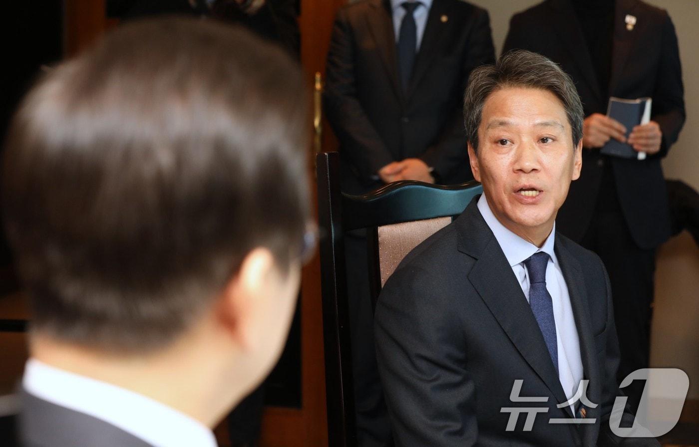 이재명 더불어민주당 대표와 임종석 전 대통령비서실장이 27일 오후 서울 여의도의 한 식당에서 오찬 회동을 하고 있다. &#40;공동취재&#41; 2025.2.27/뉴스1 ⓒ News1 이광호 기자