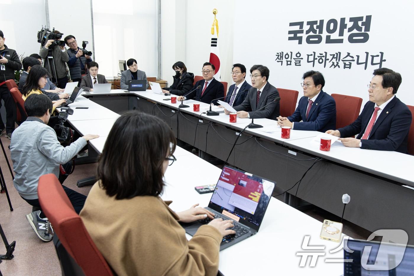 권성동 국민의힘 원내대표가 27일 오후 서울 여의도 국회에서 현안 관련 기자간담회를 하고 있다. 2025.2.27/뉴스1 ⓒ News1 이재명 기자