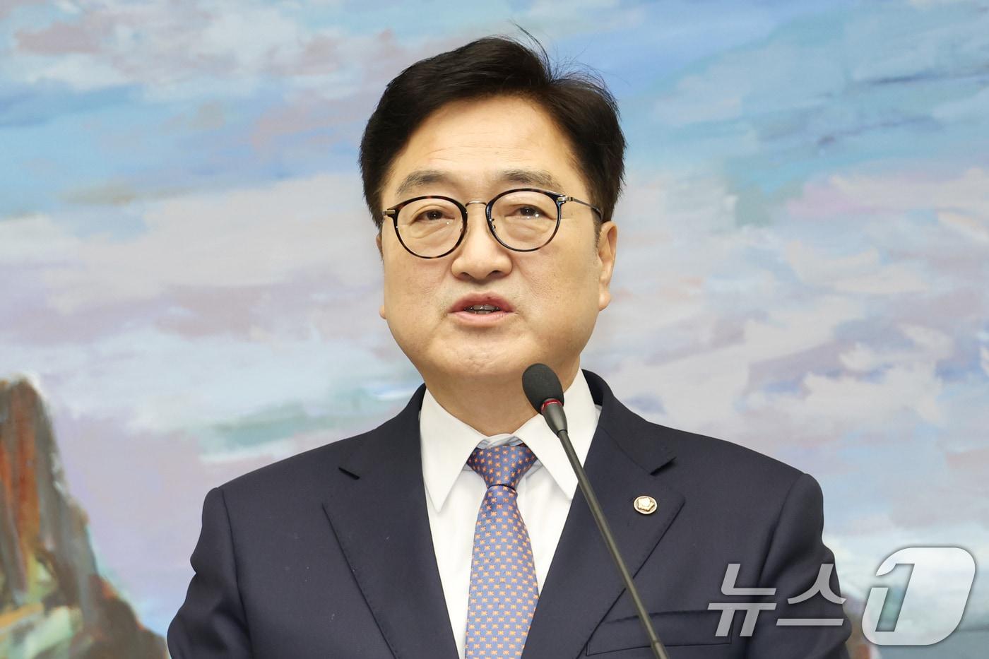 본문 이미지 - 우원식 국회의장이 27일 오후 서울 여의도 국회에서 현안 관련 기자회견을 하고 있다. 2025.2.27/뉴스1 ⓒ News1 이광호 기자